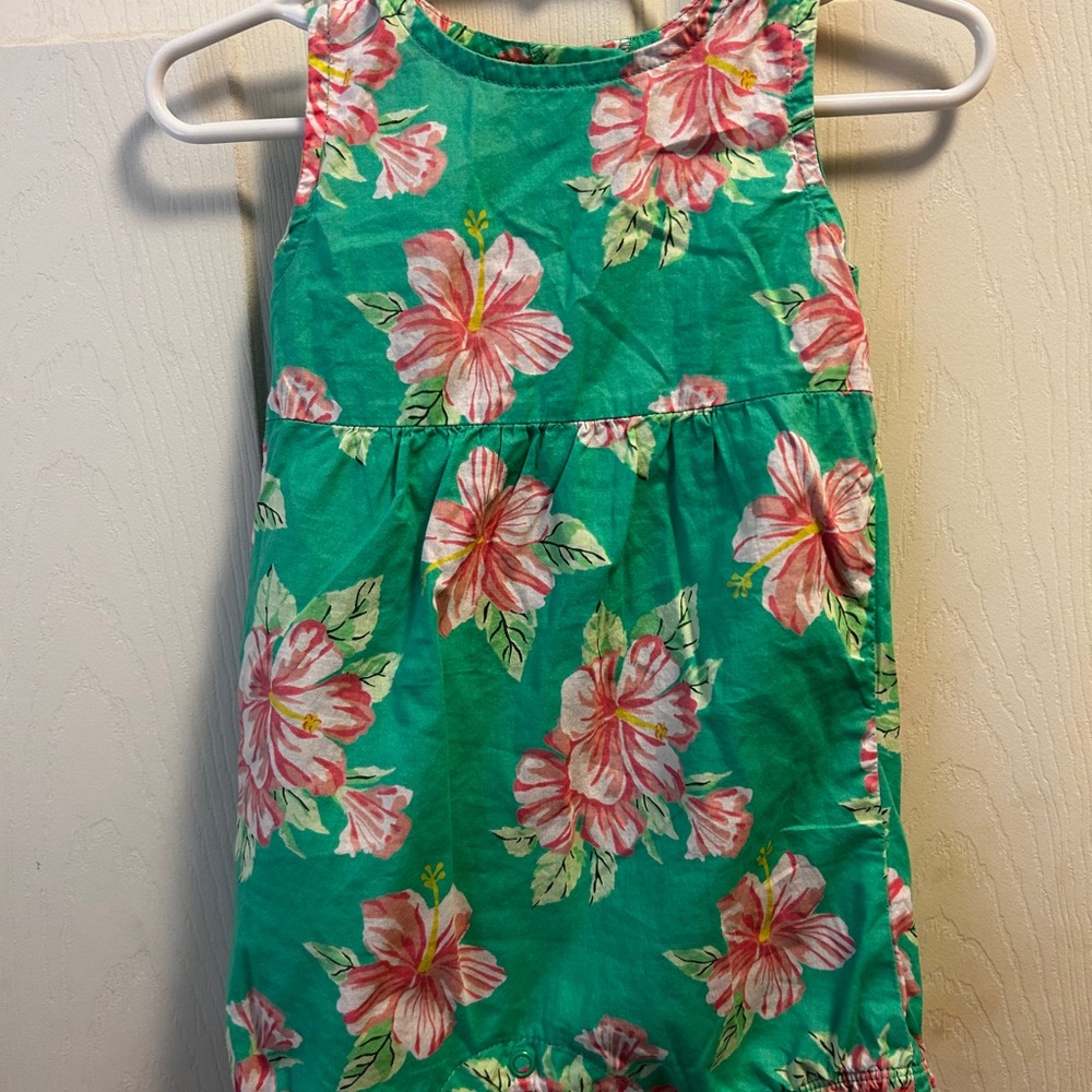 Carter’s girls romper in spring green 9 months